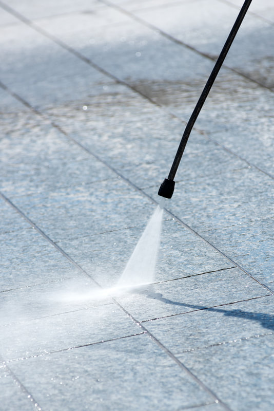 Expert power cleaning on tile surface